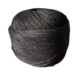 Ovillo de hilo de bambú L Casasol en color negro intenso